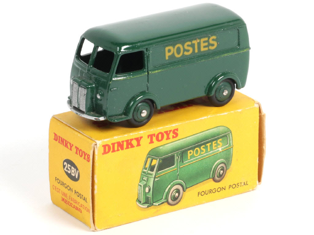 Lot 302 - DINKY TOYS (FRANCE) (1)