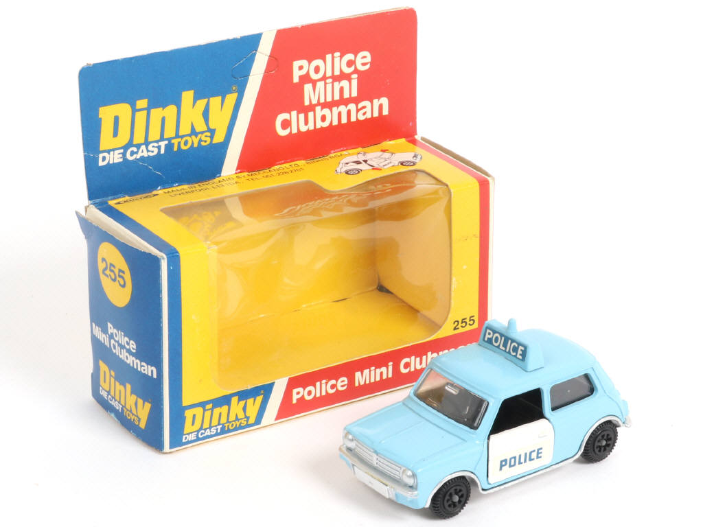 Lot 391 - DINKY TOYS (GB) (1)