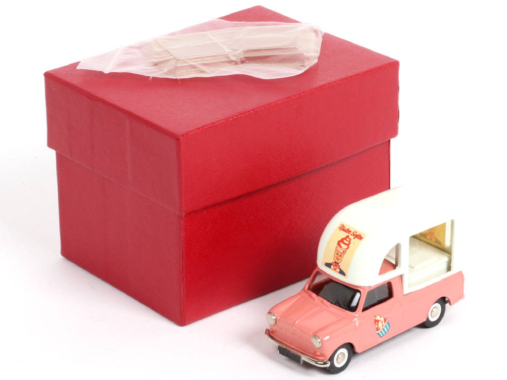 Lot 176 - MINI CLASSICS (GB) (1)