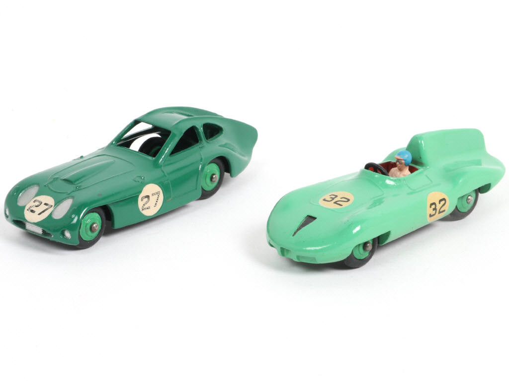 Lot 402 - DINKY TOYS (GB) (2)