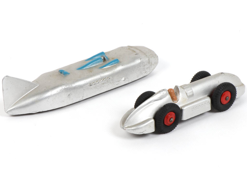 Lot 401 - DINKY TOYS (GB) (2)