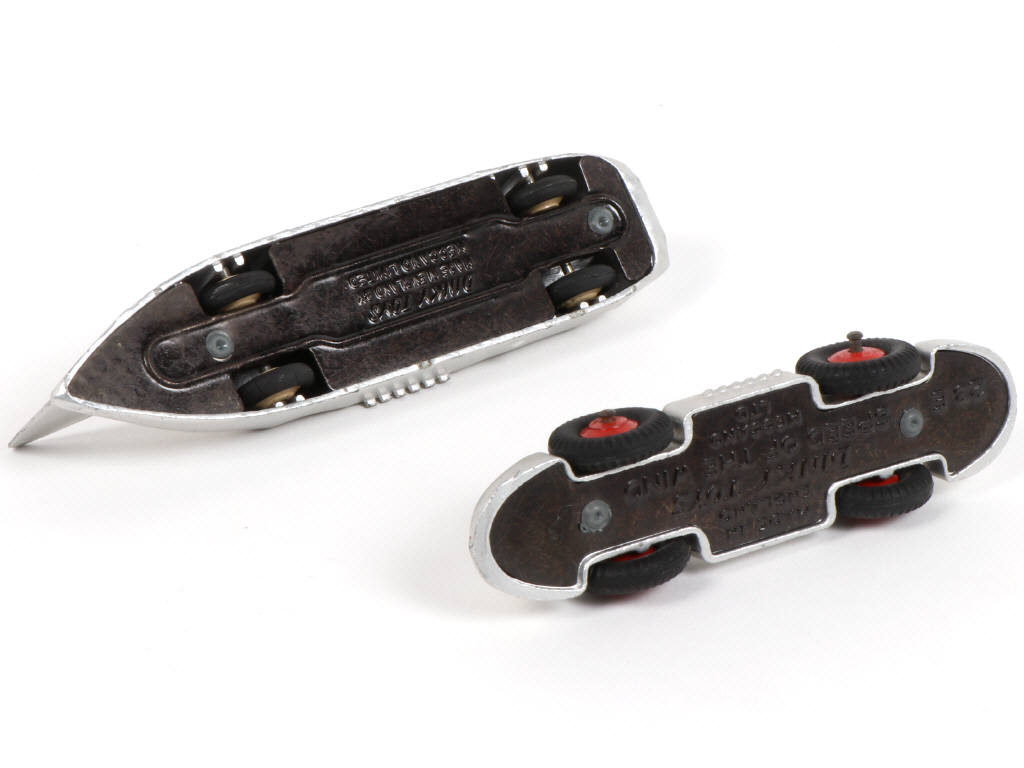 Lot 401 - DINKY TOYS (GB) (2)