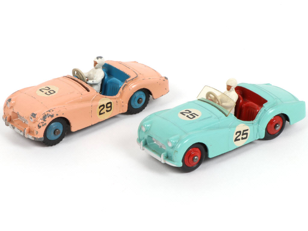 Lot 407 - DINKY TOYS (GB) (2)