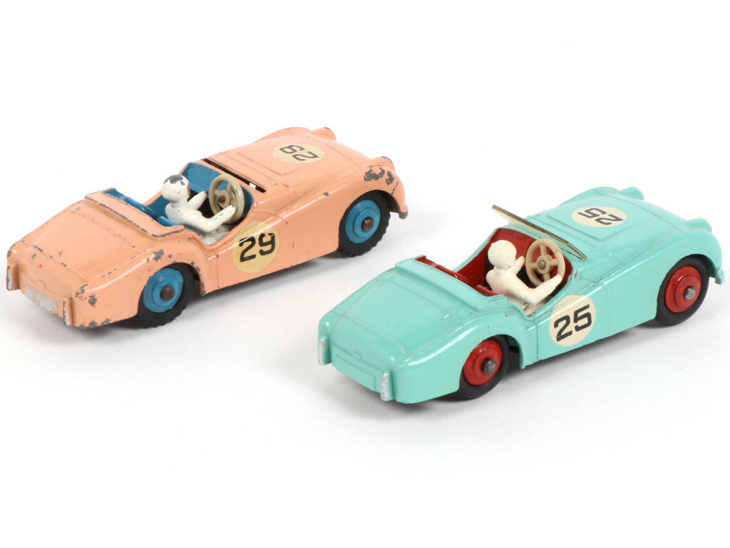 Lot 407 - DINKY TOYS (GB) (2)