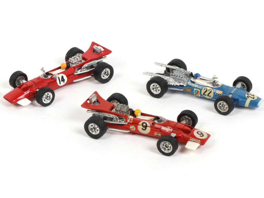 Lot 354 - DINKY TOYS (FRANCE) (3)