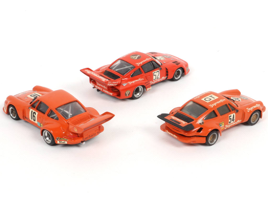 Lot 8 - DIVERS (3)