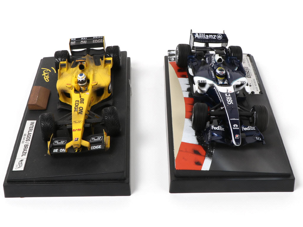 Lot 44 - HOT WHEELS RACING (2)