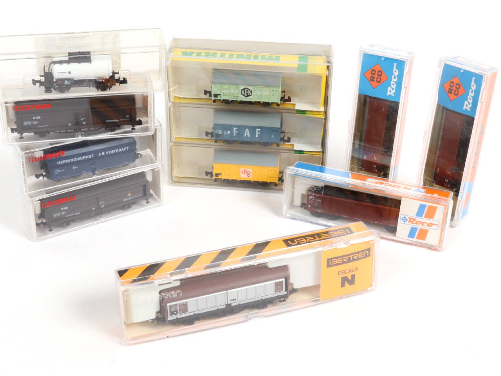 Lot 74 - DIVERS 'N' (11)