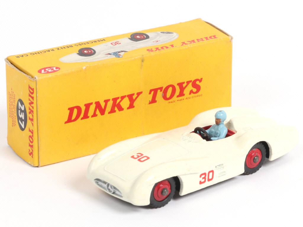 Lot 269 - DINKY TOYS (GB) (1)