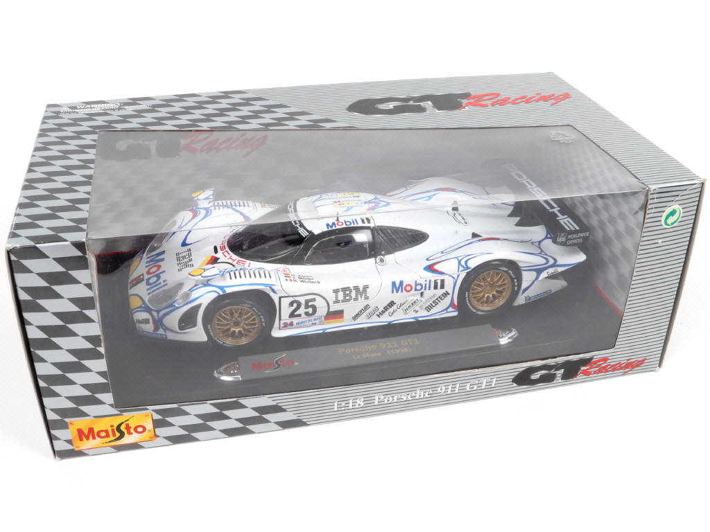 Lot 39 - MAISTO (CHINE) (2)