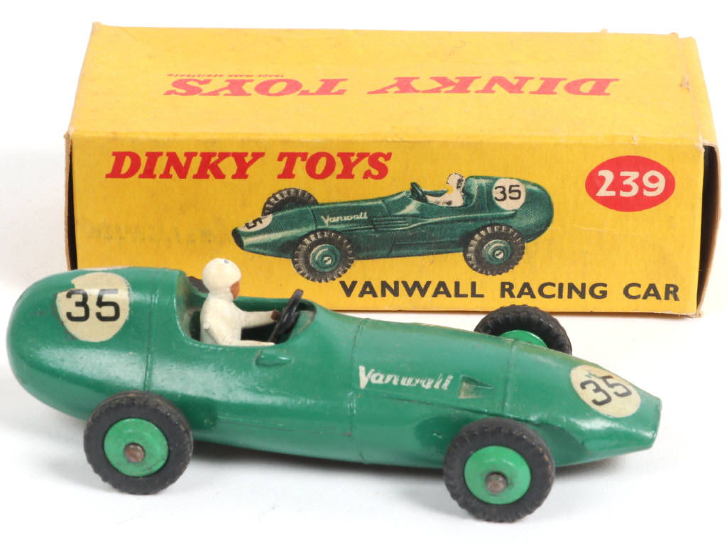 Lot 264 - DINKY TOYS (GB) (1)