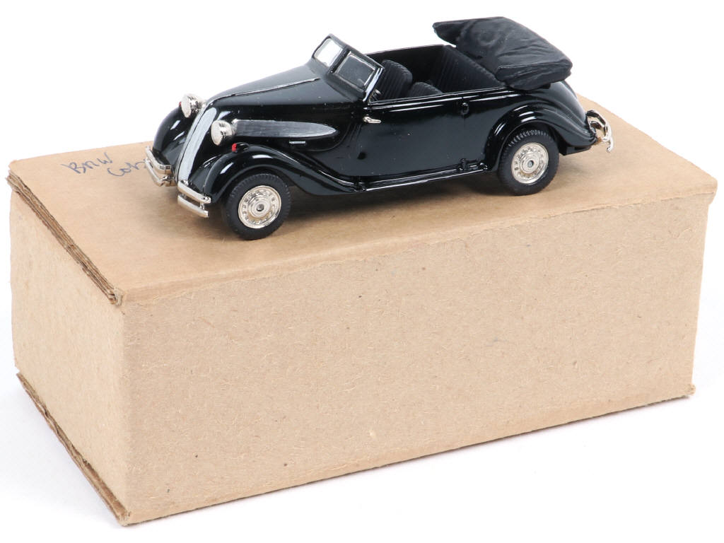 Lot 157 - PLUMBIES INTERNATIONAL (1)