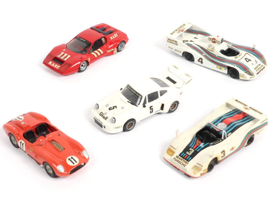 Lot 201 - DIVERS (5)