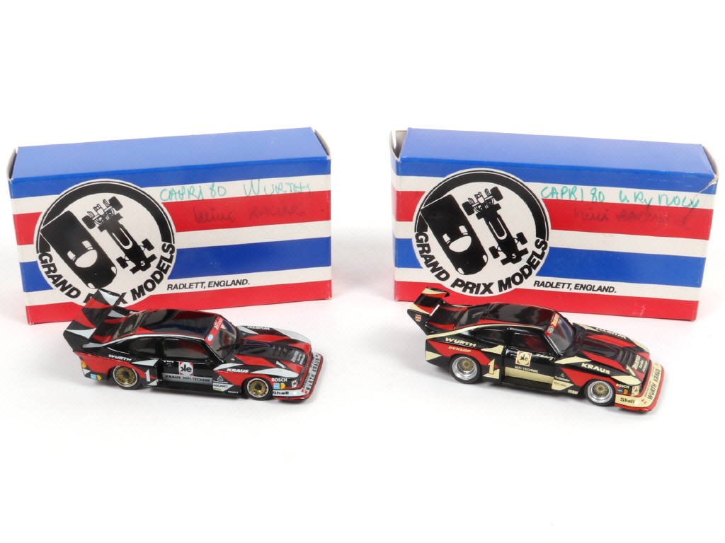 Lot 199 - DIVERS (2)