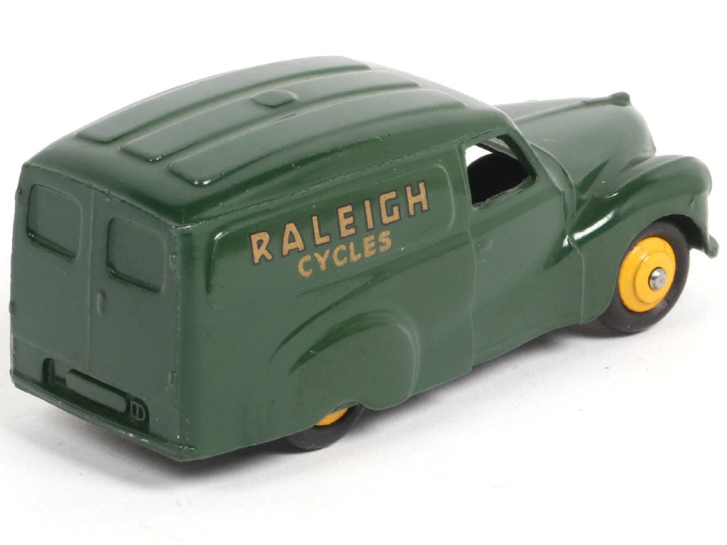 Lot 261 - DINKY TOYS (GB) (1)