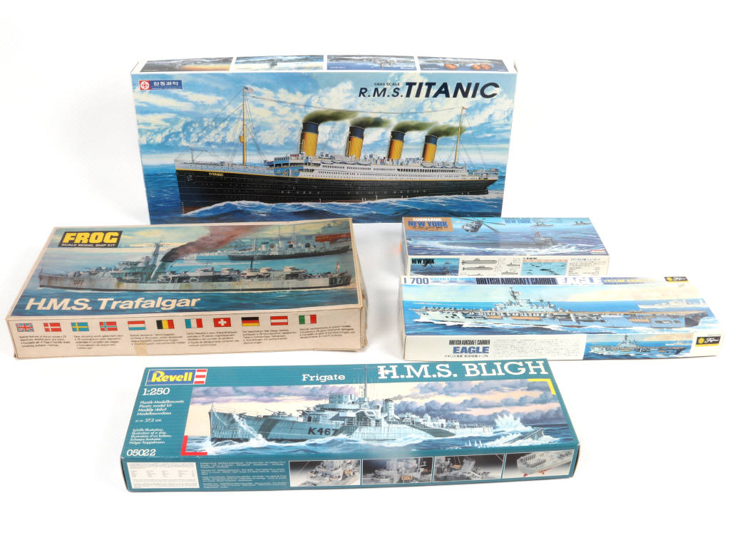 Lot 33 - DIVERS (5)
