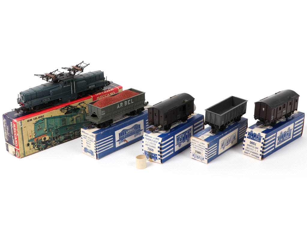 Lot 123 - HORNBY 'HO' (5)