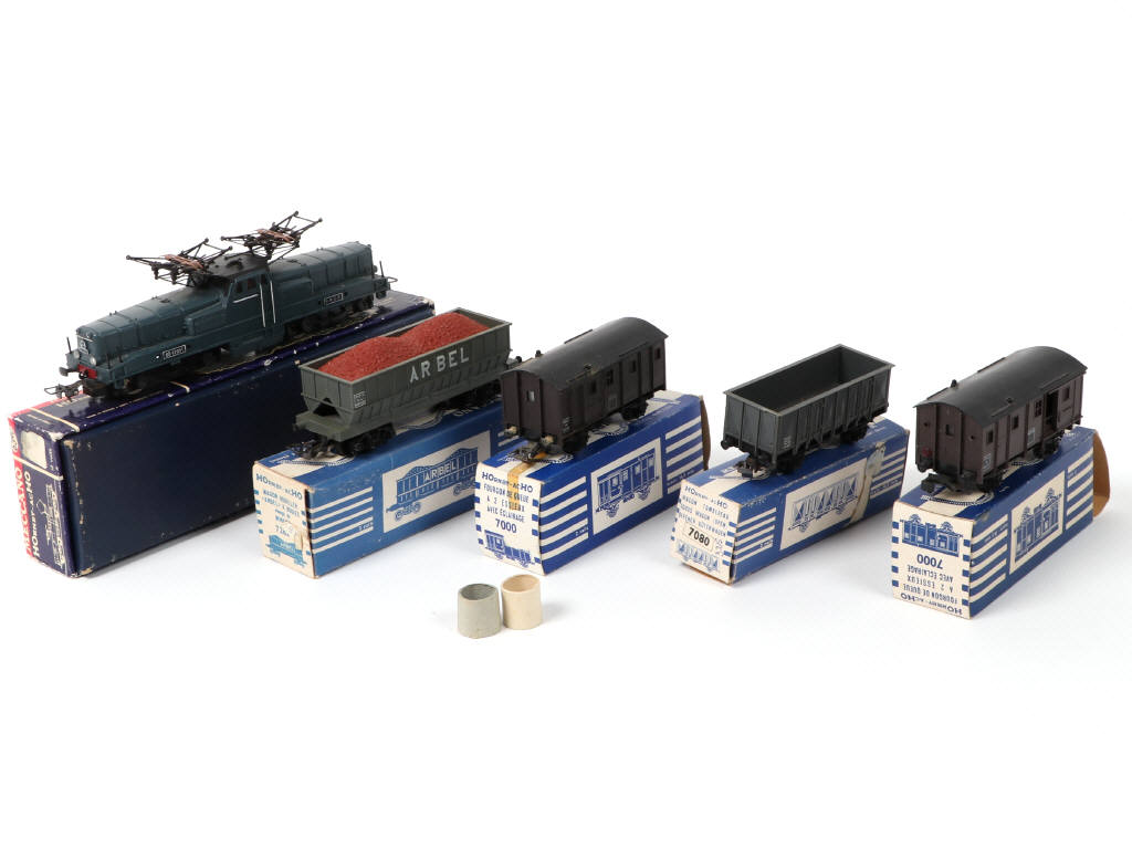 Lot 123 - HORNBY 'HO' (5)