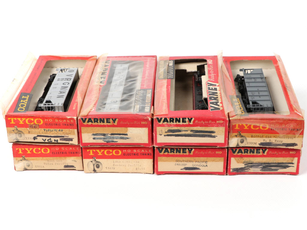 Lot 60 - DIVERS (USA) (8)