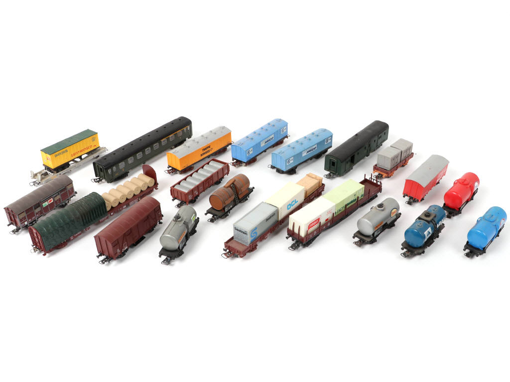 Lot 36 - DIVERS (HO) (20)