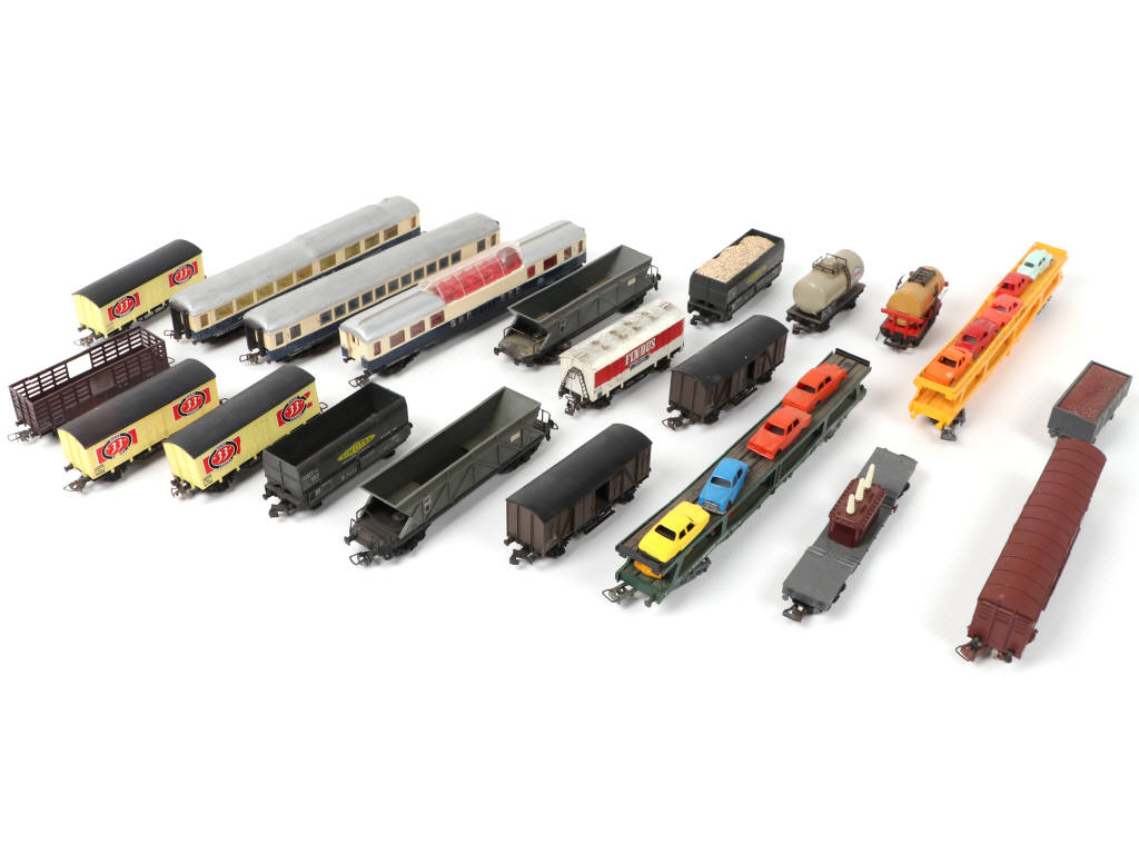 Lot 38 - DIVERS (HO) (20)