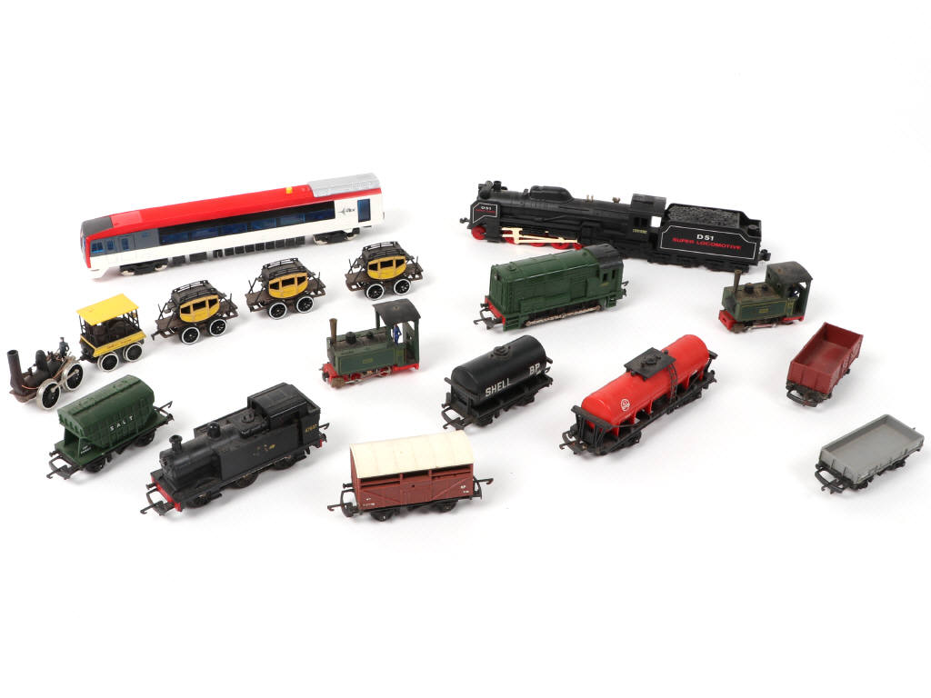 Lot 31 - DIVERS (HO) (16)
