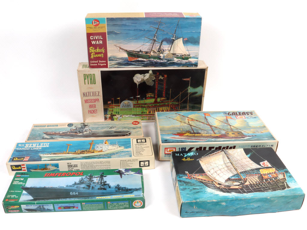 Lot 43 - DIVERS (7)