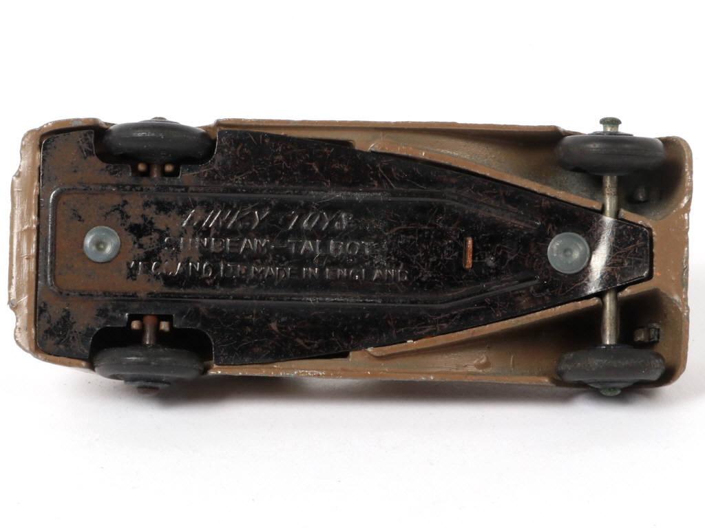 Lot 401 - DINKY TOYS (GB) (1)