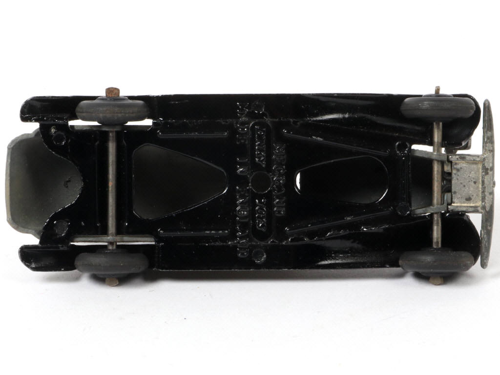 Lot 394 - DINKY TOYS (GB) (1)