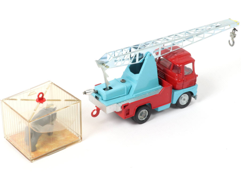 Lot 225 - CORGI TOYS (GB) (1)