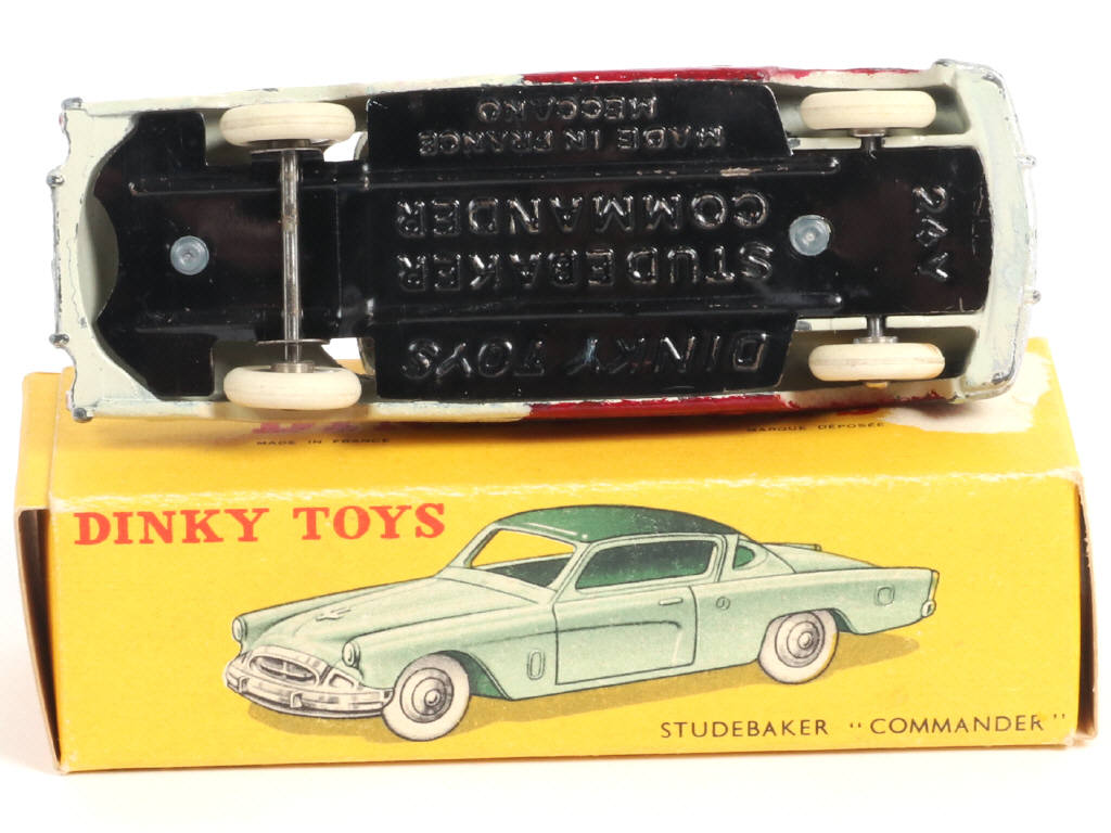 Lot 334 - DINKY TOYS (FRANCE) (1)