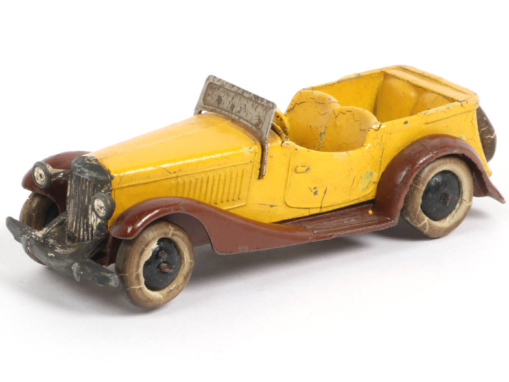 Lot 393 - DINKY TOYS (GB) (1)