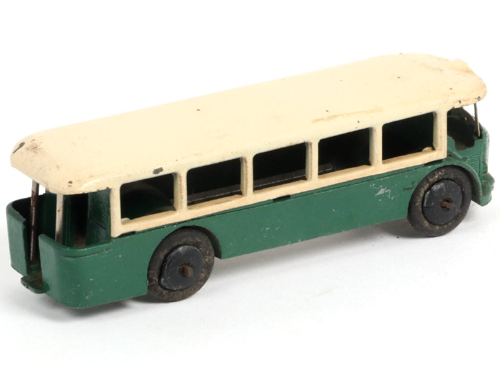 Lot 379 - DINKY TOYS (FRANCE) (1)