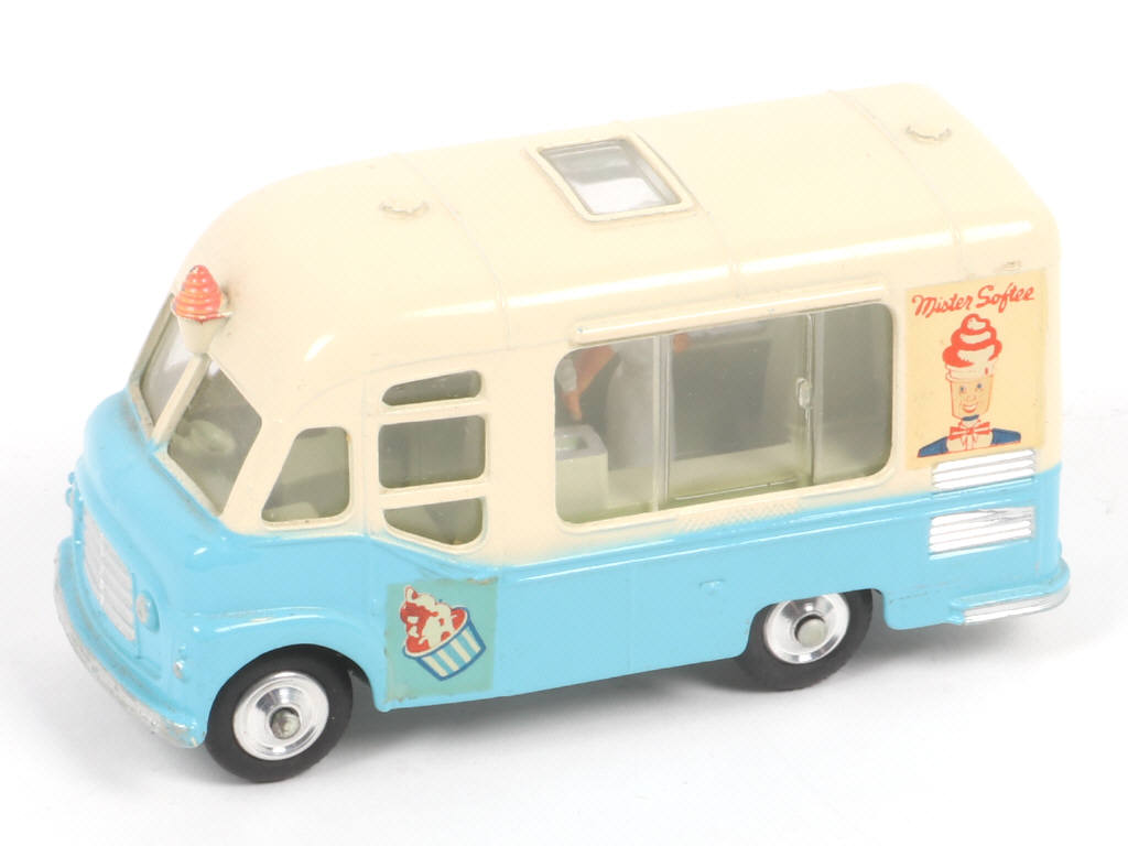 Lot 221 - CORGI TOYS (GB) (1)