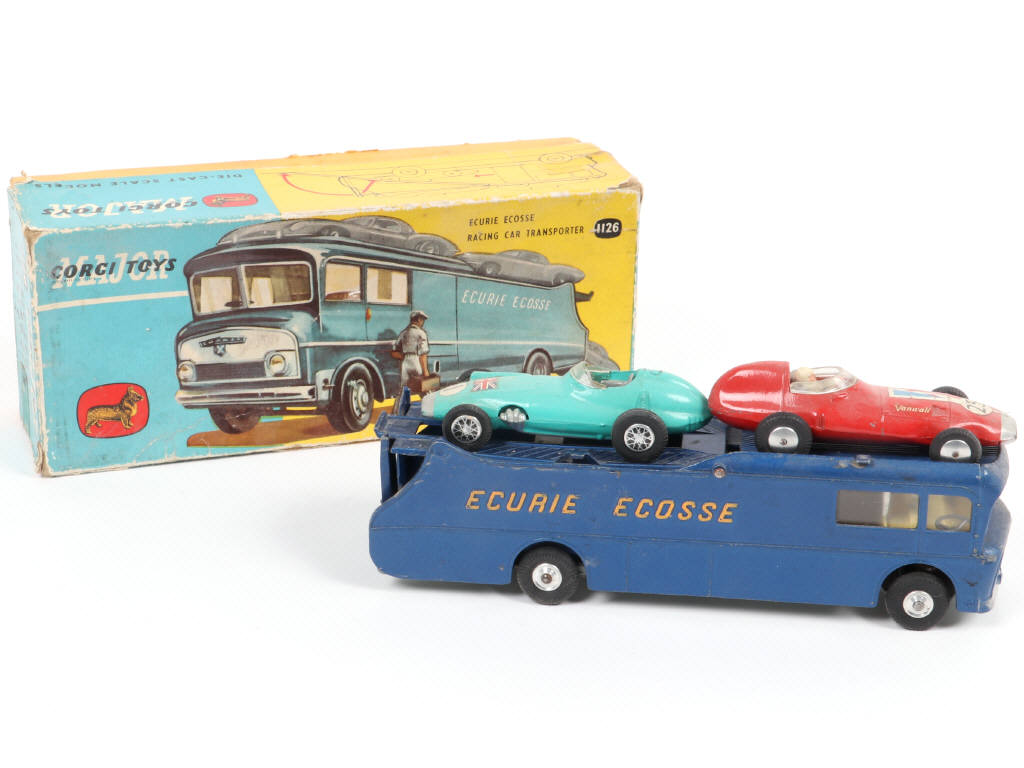 Lot 225 - CORGI TOYS (GB) (3)