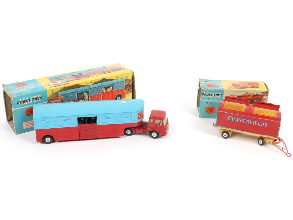 Lot 227 - CORGI TOYS (GB) (2)