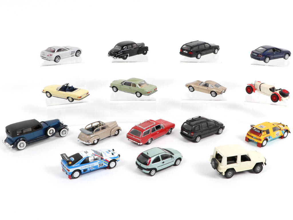 Lot 65 - DIVERS (16)