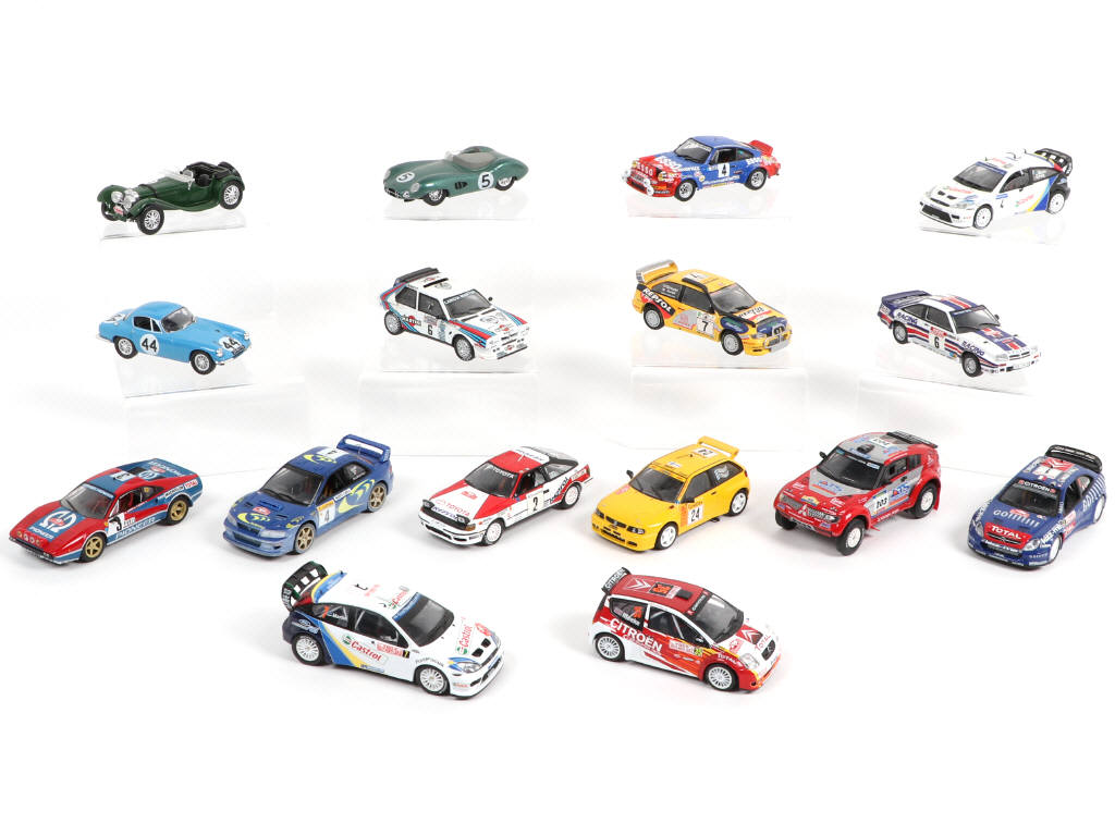 Lot 69 - DIVERS (16)