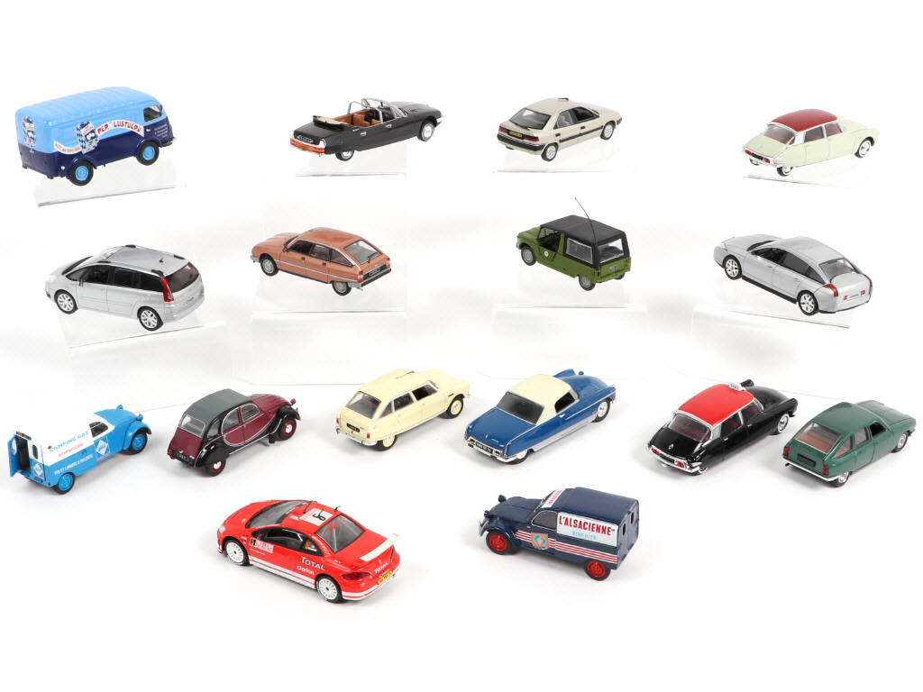 Lot 62 - DIVERS (16)