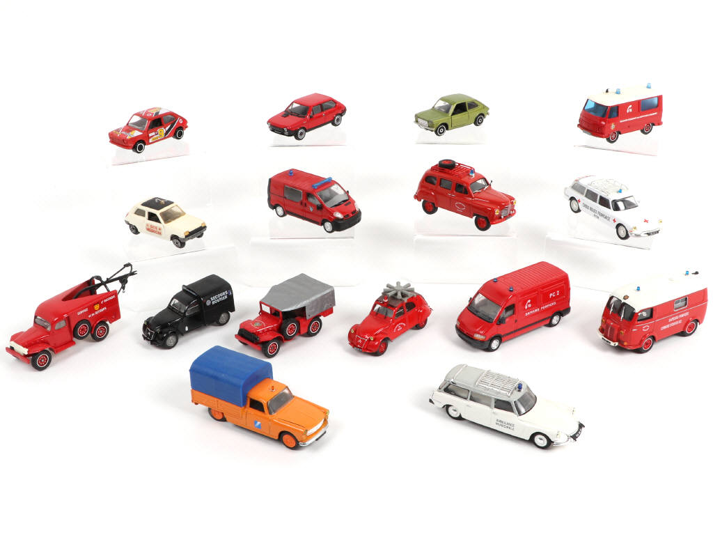 Lot 60 - DIVERS (16)