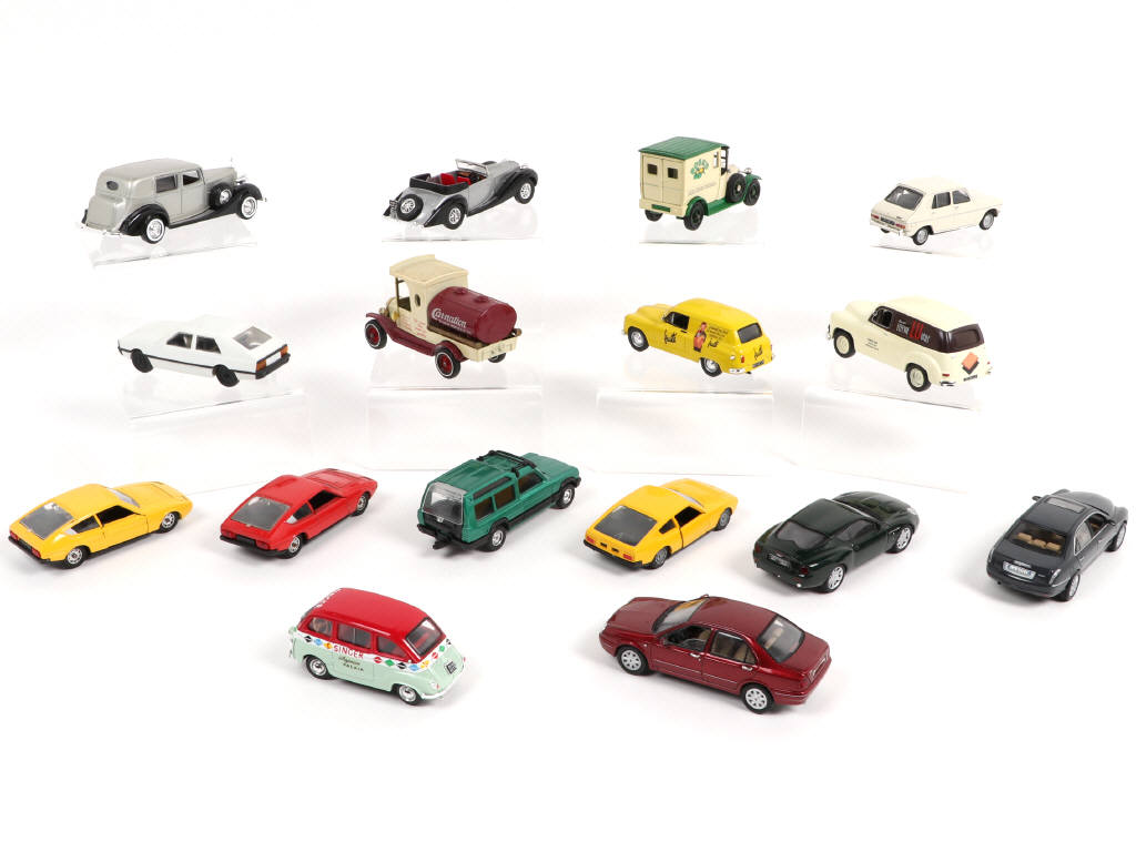 Lot 70 - DIVERS (16)