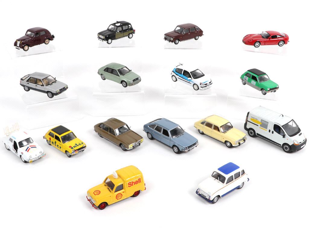 Lot 64 - DIVERS (16)