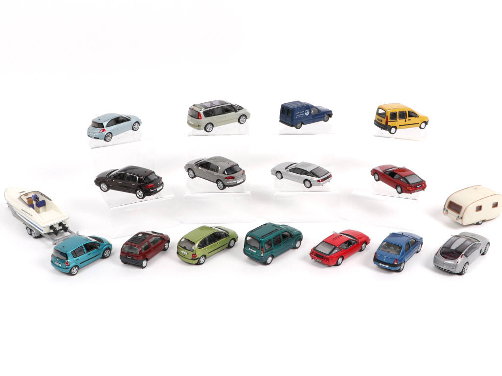 Lot 48 - DIVERS (17)