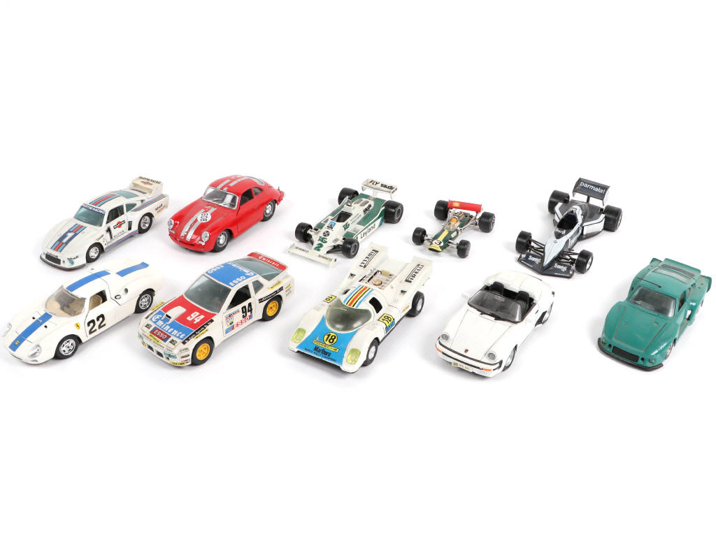 Lot 33 - DIVERS (10)