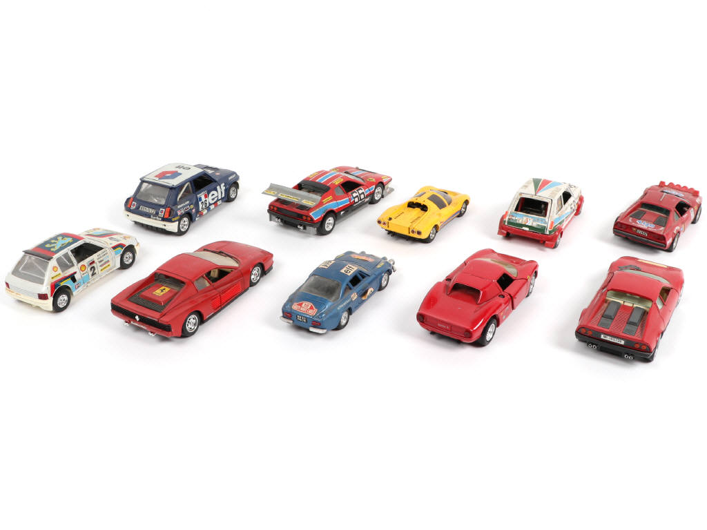 Lot 35 - DIVERS (10)