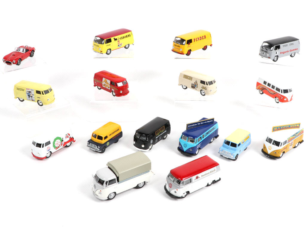 Lot 50 - DIVERS (16)