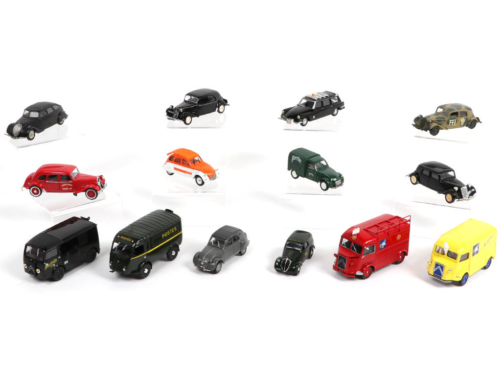 Lot 55 - DIVERS (16)