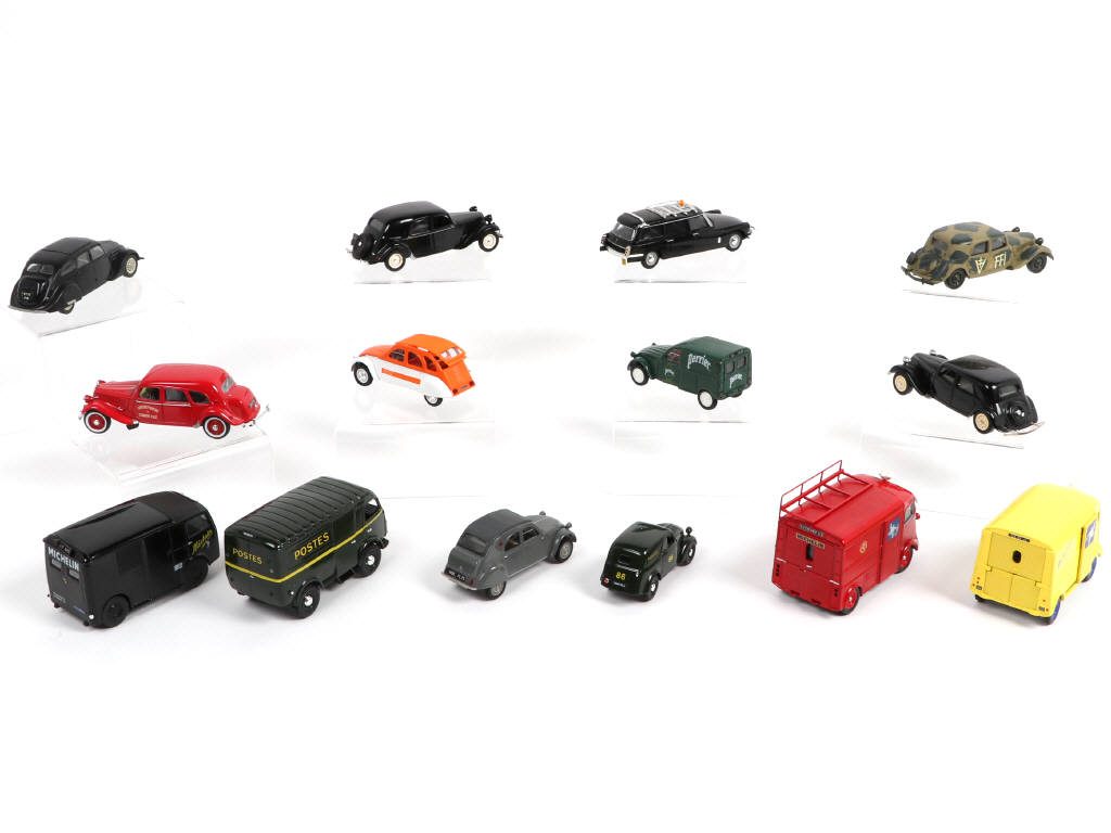 Lot 55 - DIVERS (16)