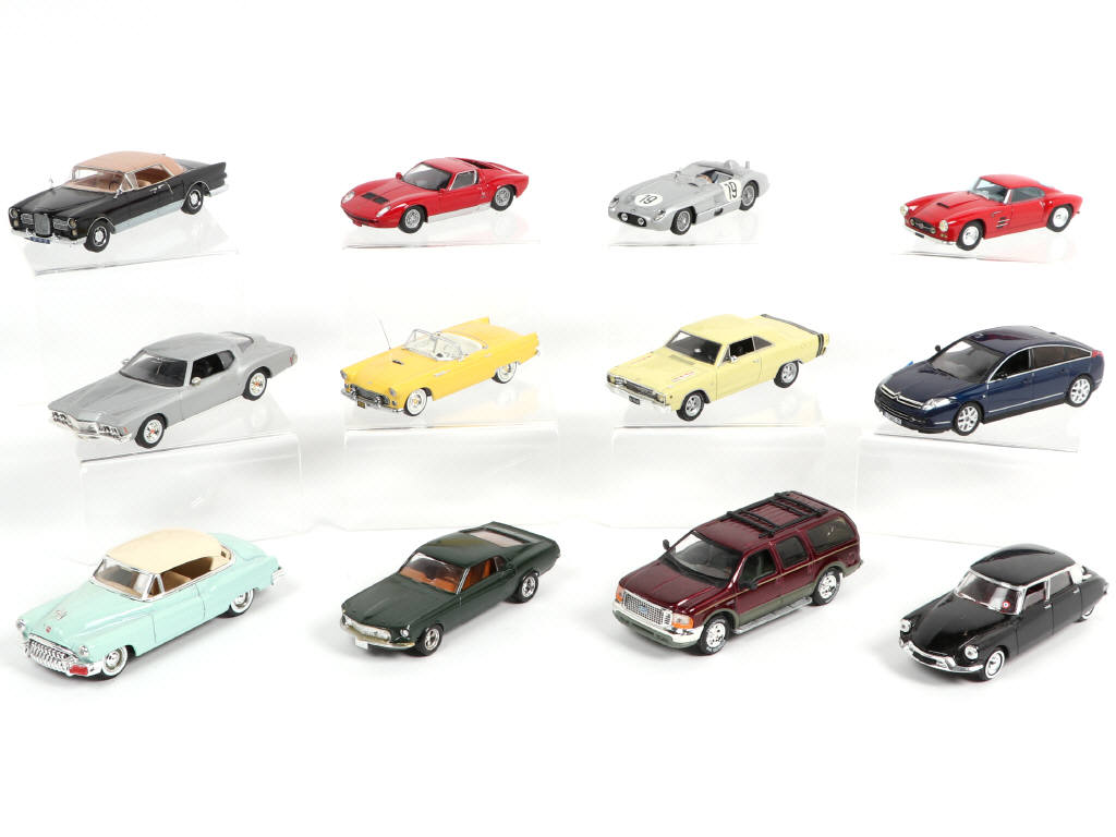 Lot 180 - DIVERS (12)