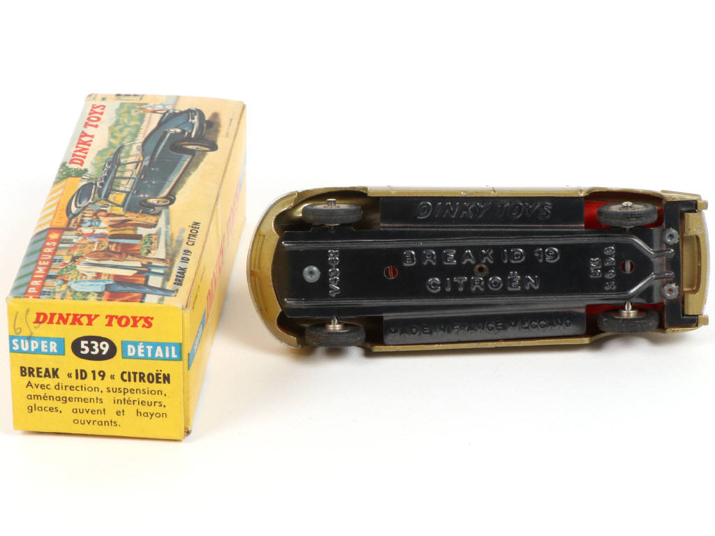 Lot 420 - DINKY TOYS (FRANCE) (1)